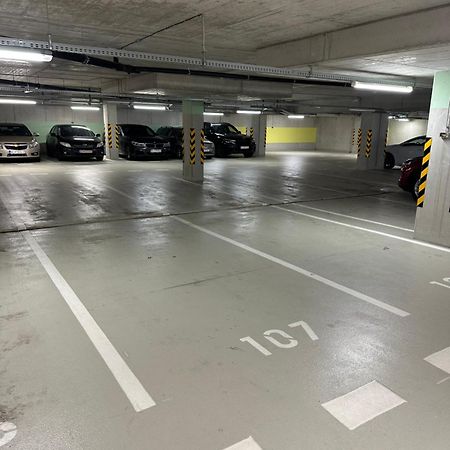 Ein Park Apartment With Free Parking บราติสลาวา ภายนอก รูปภาพ