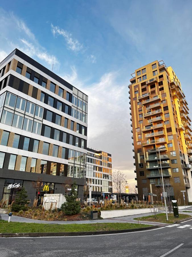 Ein Park Apartment With Free Parking บราติสลาวา ภายนอก รูปภาพ