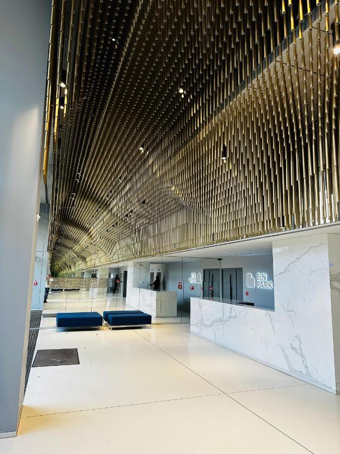 Ein Park Apartment With Free Parking บราติสลาวา ภายนอก รูปภาพ