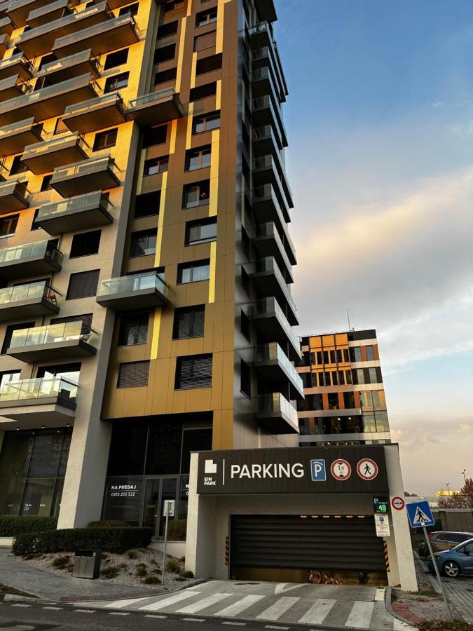 Ein Park Apartment With Free Parking บราติสลาวา ภายนอก รูปภาพ