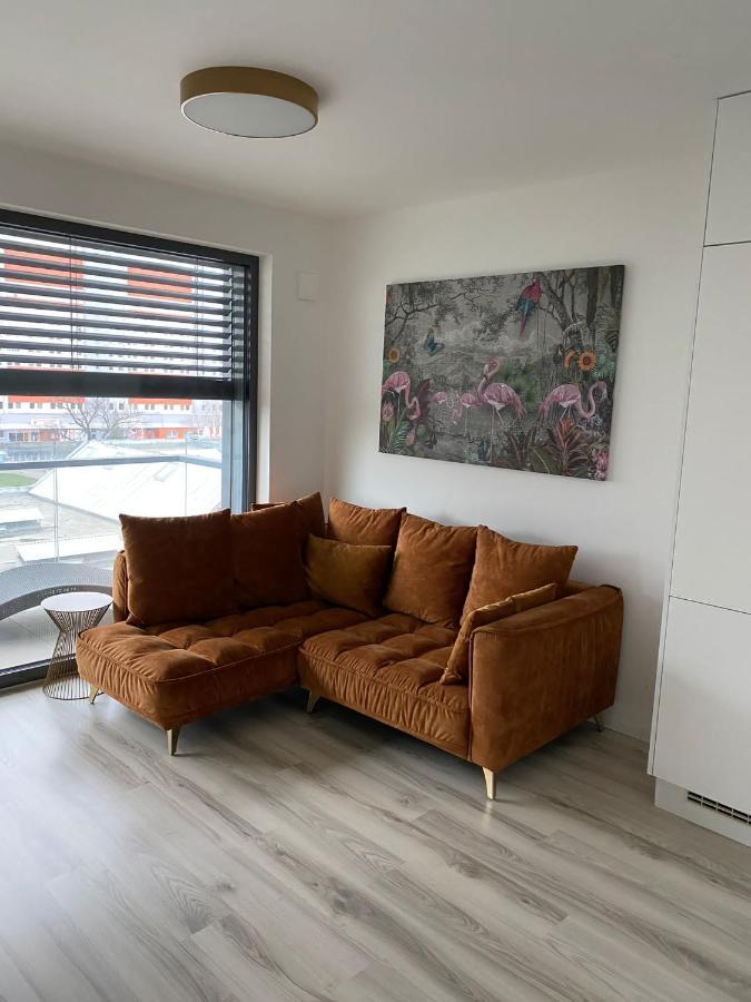 Ein Park Apartment With Free Parking บราติสลาวา ภายนอก รูปภาพ