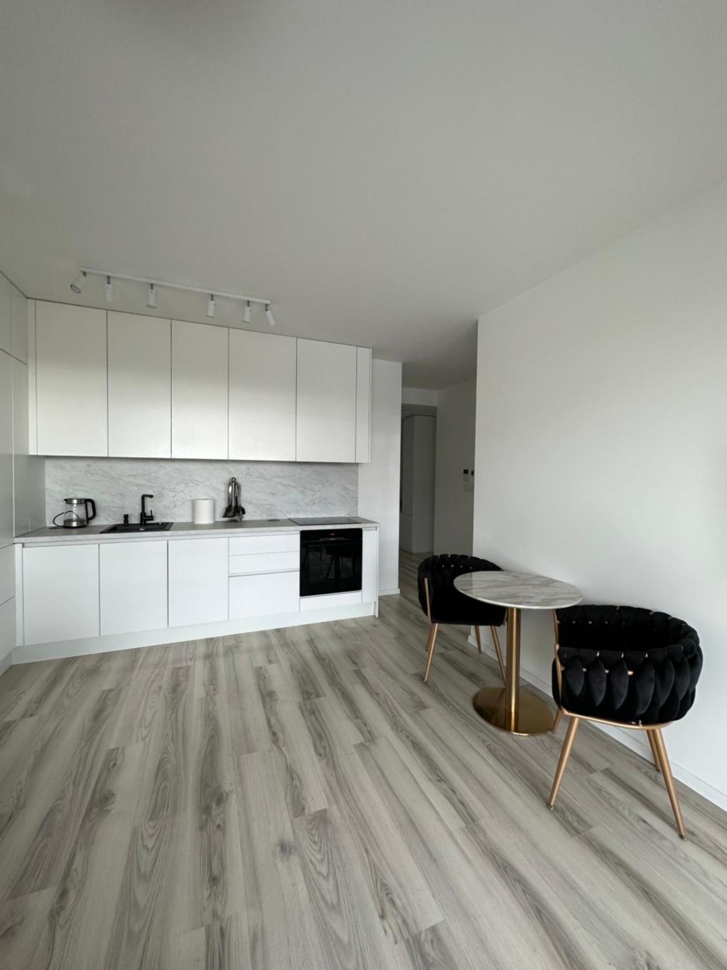 Ein Park Apartment With Free Parking บราติสลาวา ภายนอก รูปภาพ