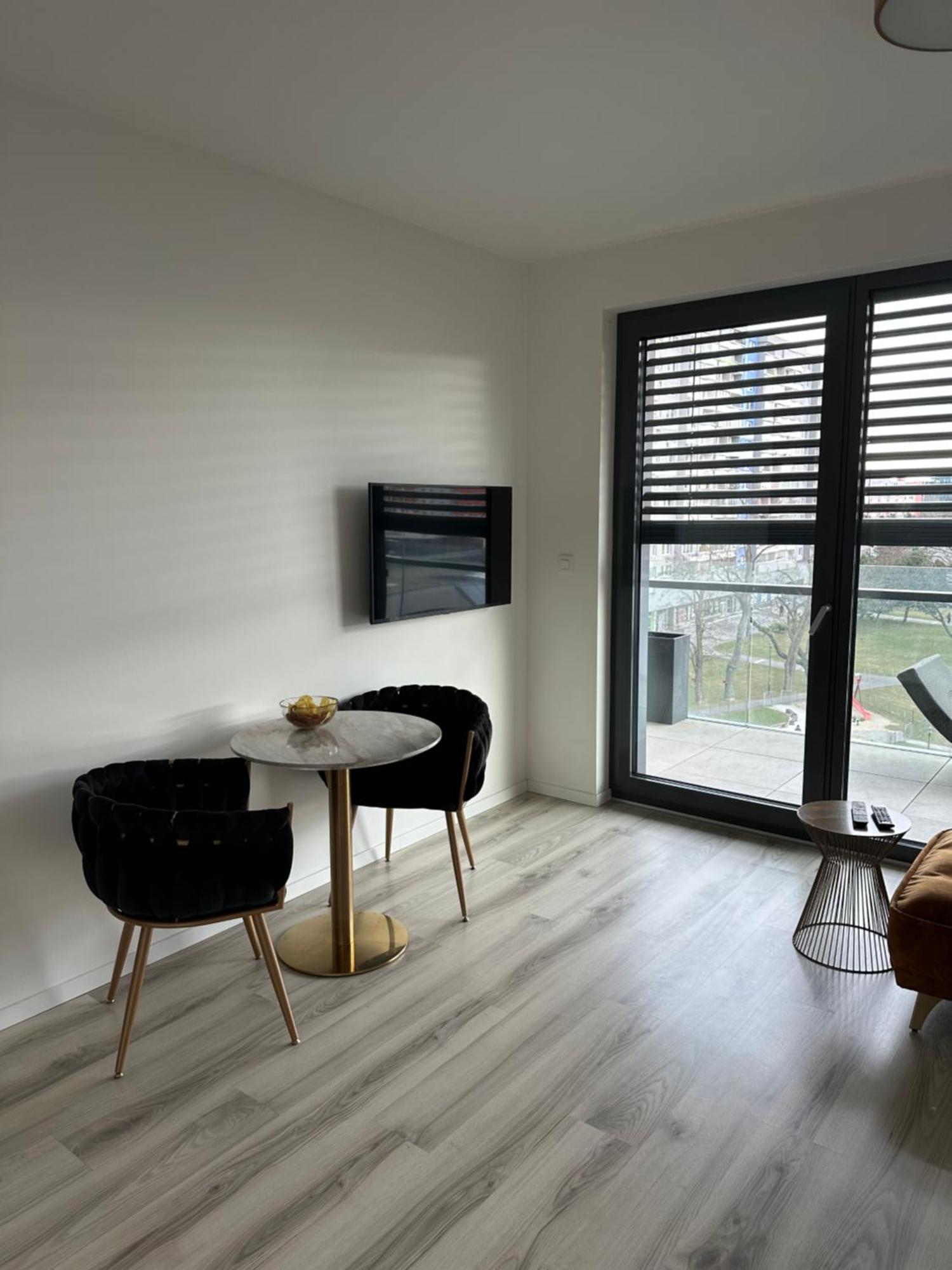 Ein Park Apartment With Free Parking บราติสลาวา ภายนอก รูปภาพ